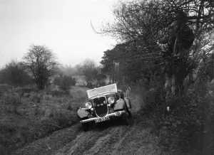 Winchcombe Prints: Ford V8 of H Hillcoat at the Sunbac Colmore Trial, near Winchcombe, Gloucestershire, 1934