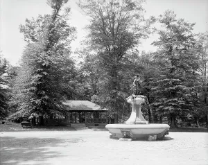 Fountain and pavilion, Cherokee Park, Louisville, Ky. between 1900 and 1910. Creator: Unknown