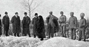 France et Russie; Consigne suedoise: des soldats ont arrete les ministres francais, qui... 1916. Creator: Unknown