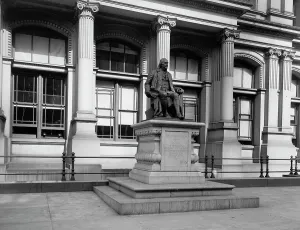 Founding Father Prints: Franklin Statue, Philadelphia, Pa. between 1900 and 1906. Creator: Unknown