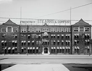 Pharmaceuticals Industry Prints: Fred Stearns lab, Detroit, Mich. between 1910 and 1920. Creator: Unknown
