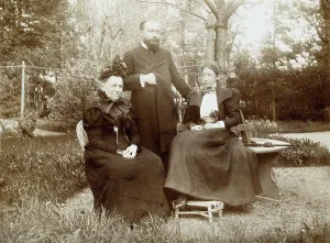 Hand In Coat Prints: Frederick Belding Power, Frau (Louise) Fluckiger and Marie Fluckiger