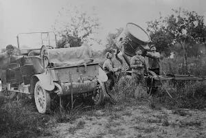 Lookout Prints: French searchlight for aircraft, between c1915 and 1918. Creator: Bain News Service