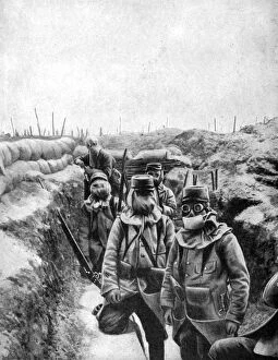 Images Dated 29th January 2007: French soldiers in improvised gas masks, 1915
