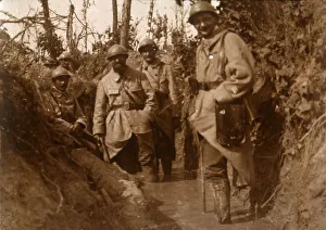 Aisne Gallery: French soldiers in the mud, Chemin des Dames, northern France, c1914-c1918