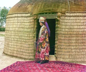 Nomadic Prints: Full-length profile portrait of a woman