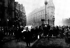Mourner Prints: The Funeral of Mr. Gladstone: the funeral cortege at the entrance to the Abbey