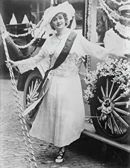 Pleated Prints: Gaby Deslys, between c1910 and c1915. Creator: Bain News Service
