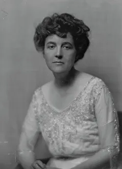 Gale, Zona, Miss, portrait photograph, 1917 May 15. Creator: Arnold Genthe