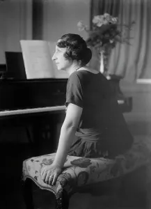 Piano Stool Prints: Galli-Curci, between c1915 and c1920. Creator: Bain News Service