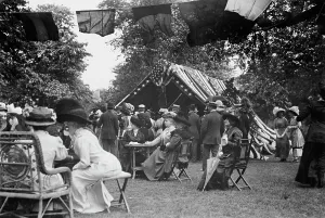 Bunting Prints: Garden Party, Governor's Island, 1911. Creator: Bain News Service