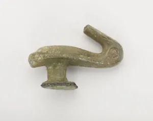 Garment hook (daigou), Eastern Zhou to Western Han dynasty, 3rd century BCE