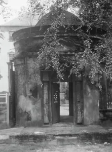 Gatehouse Prints: Gatehouse in front of the Joseph Manigault House