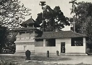 Kandy Gallery: Gedige Vihara, Kandy (Beispiel eines buddhistischen Tempels im Stile eines Hinduheiligtums, Dewale)