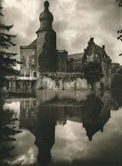 North Rhine Westphalia Gallery: Gemen (Westfalen). Wasserschloss, 1931. Artist: Kurt Hielscher