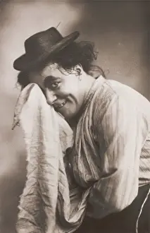 Cross Dressing Prints: George Robey in drag as a pantomime dame, (between 1900 and 1909?). Creator: Unknown