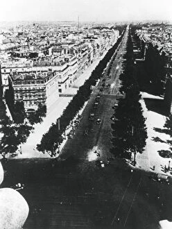 Avenue Des Champs Elysees Gallery: German forces parading along the Champs Elysees, Paris, 14 June 1940