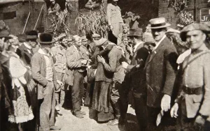 Relieved Gallery: A German mother meets her son for the first time for five years, 1919
