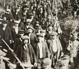 S And G Prints: German prisoners of war arriving in Britain, August 1914. Artist:s and G