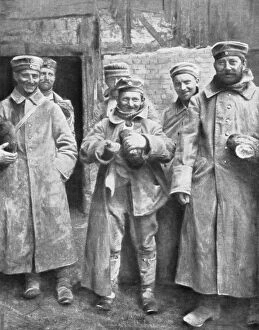 Cheerful Gallery: German prisoners of war with their ration of bread, 1915