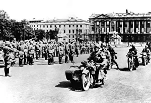 Sidecar Prints: German troops in the lace de l Etoile, Paris, 1940