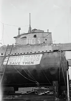 Submarine Prints: German U-Boat in N.Y. 25 Oct 1917. Creator: Bain News Service