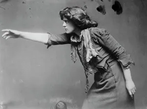Arm Out Prints: Gertrude Elliott posing with arm outstretched, 1910. Creator: Bain News Service