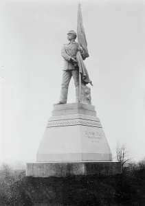 Voluntary Prints: Gettysburg 13th Mass. monument, 1913. Creator: Bain News Service