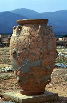 Minoan Gallery: Giant storage jar at the Minoan royal palace at Mallia