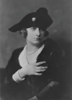 Fashion Accessory Prints: Gibson, Jean, Miss, portrait photograph, 1917 Oct. 19. Creator: Arnold Genthe