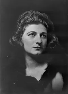 Gibson, Jean, Miss, portrait photograph, 1919 Sept. 28. Creator: Arnold Genthe