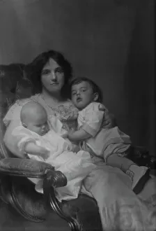 Gillingham, John K. Mrs. and children, portrait photograph, 1913. Creator: Arnold Genthe