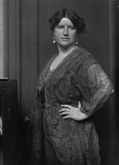 Defiance Prints: Gilmore, Inez Haynes, Mrs. portrait photograph, 1913. Creator: Arnold Genthe