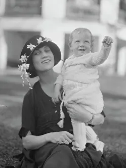 Gilpin, Charles, Mrs. and baby, portrait photograph, 1921 Oct. 23. Creator: Arnold Genthe