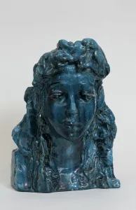 Majolica Prints: Girls head with a garland