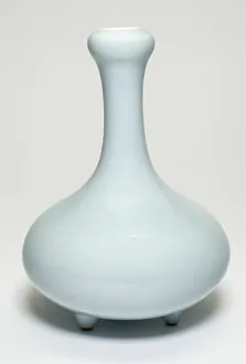 Glazed Gallery: Globular Vase with Tall Neck, Qing dynasty (1644-1911), Qianlong reign mark and period