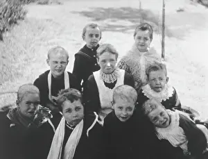 Epidemic Prints: Gloucester smallpox epidemic, 1896: nine convalescent children