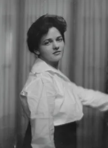 Bolero Prints: Goetter, Lois, Miss, portrait photograph, 1916. Creator: Arnold Genthe