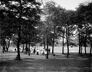 Lincoln Park Prints: Going to band concert, Lincoln Park, Chicago, Ill. c1907. Creator: Unknown