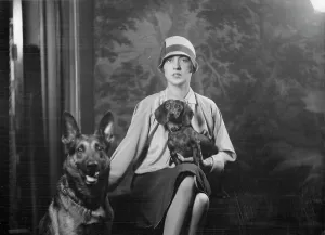 Cloche Hat Prints: Goldbeck, Walter, Mrs. with dogs