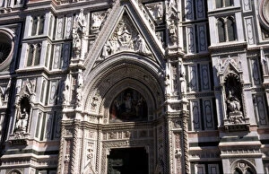 Images Dated 9th May 2007: Detail of the Gothic-Renaissance facade of the cathedral Santa Maria dei Fiori