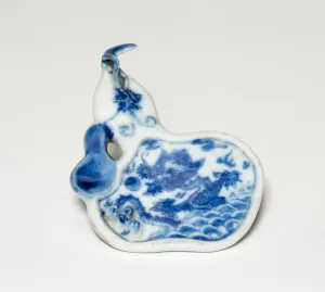 Qianlong Period Gallery: Gourd-Shaped Plaque with Dragon Rising from Waves, Qing dynasty
