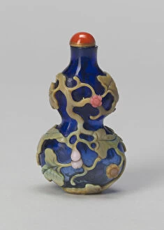 Vines Gallery: Gourd-Shaped Snuff Bottle with Trailing Vines and Flower Heads, Qing dynasty, 1740-1800