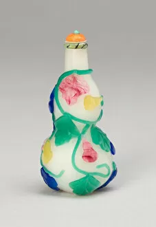 Rose Gallery: Gourd-Shaped Snuff Bottle with Trailing Vines and Gourds, Qing dynasty (1644-1911)