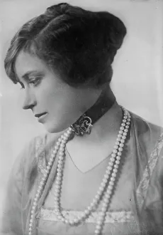 Choker Prints: Grace La Rue, between c1915 and c1920. Creator: Bain News Service