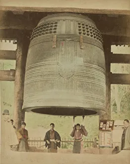 Kioto Japan Prints: The great bell of Chion-in Temple, Kyoto, about 1880s-1890s. Creator: Kusakabe Kimbei