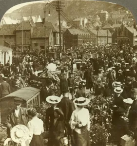 Great market-place of busy Bergen, the flower market N. to the fish market, Norway, c1905