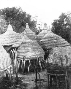 Conical Prints: Greniers d'approvisionnement chez les Ovambo; Afrique Australe, 1914. Creator: Unknown