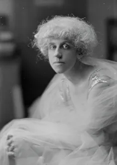 Netting Prints: Groner, M.P. Mrs. portrait photograph, 1916 Apr. 21. Creator: Arnold Genthe