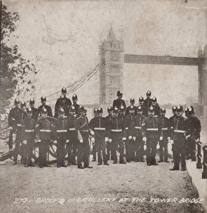 Artilleryman Prints: Group of artillery at Tower Bridge, London, c1910